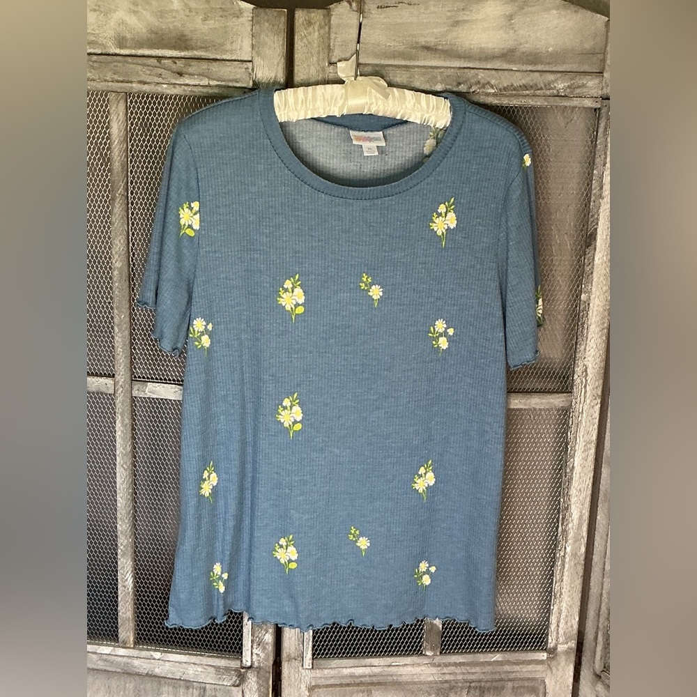 LuLaRoe Kelly Style top